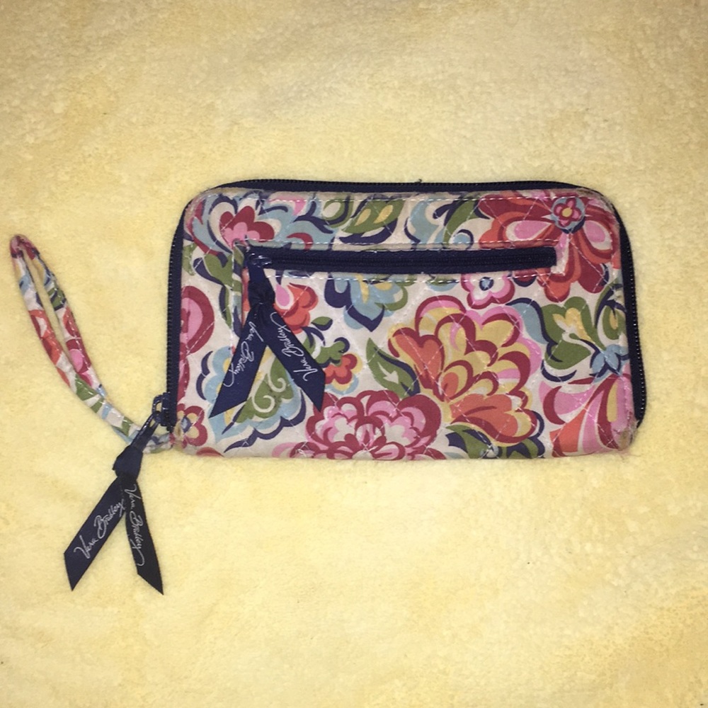 Vera Bradley wallet 🤍